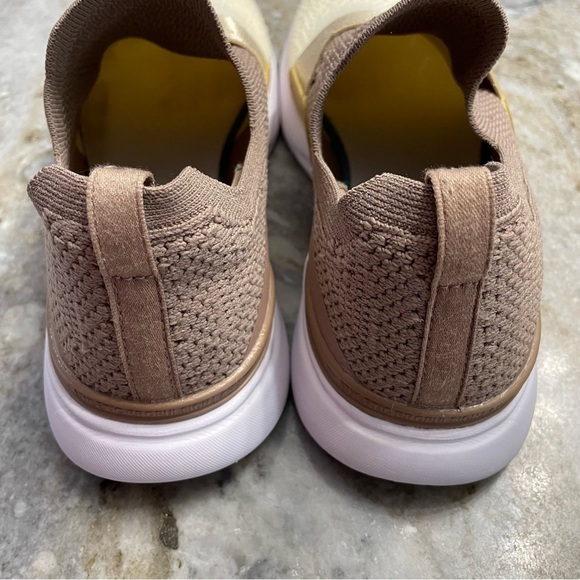 APL TechLoom Bliss Knit Running Shoe Women’s 7 - Picture 9 of 12